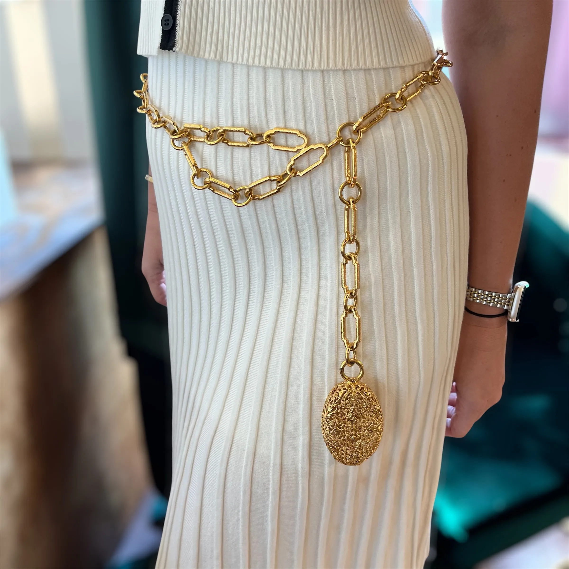 CHANEL Gold-Tone Vintage 80s Filigree Charm Chain Belt