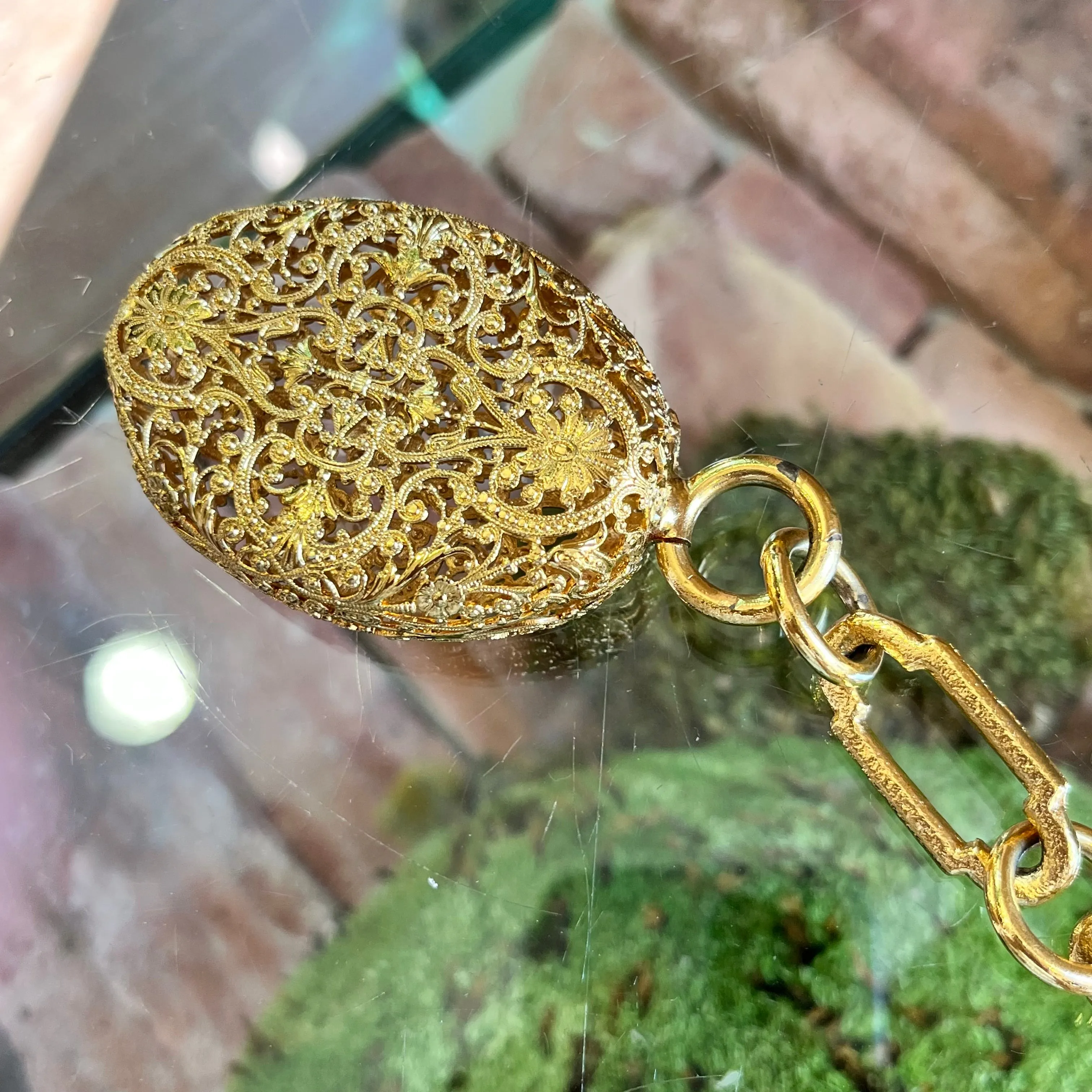 CHANEL Gold-Tone Vintage 80s Filigree Charm Chain Belt
