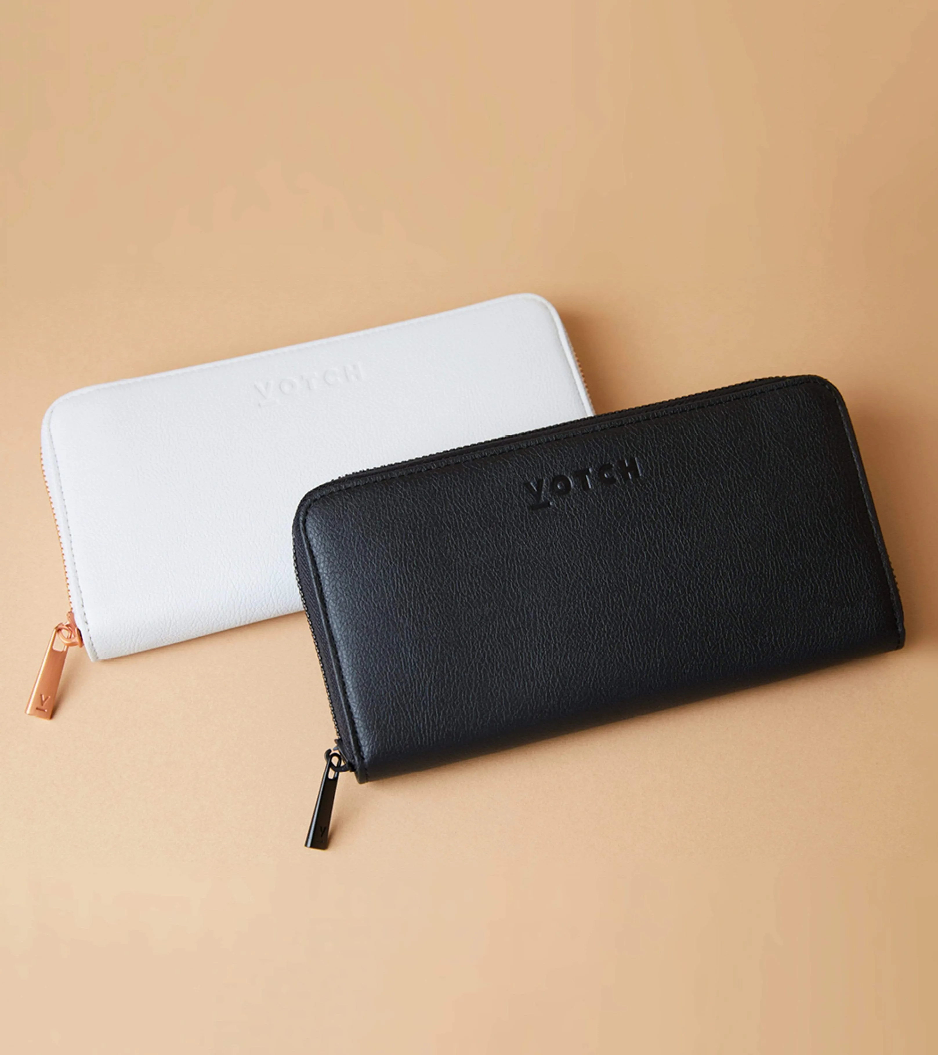 Classic Essentials Apple Leather Vegan Purse | Light Grey