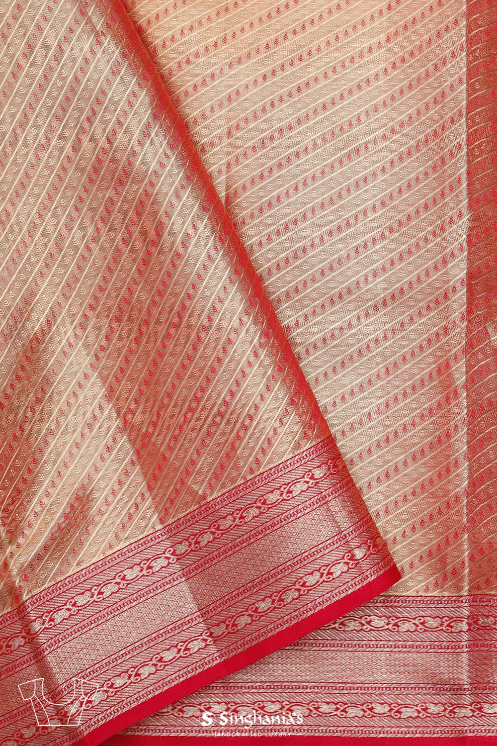 Vegas Gold Kanjivaram Silk Saree With Zigzag Weave