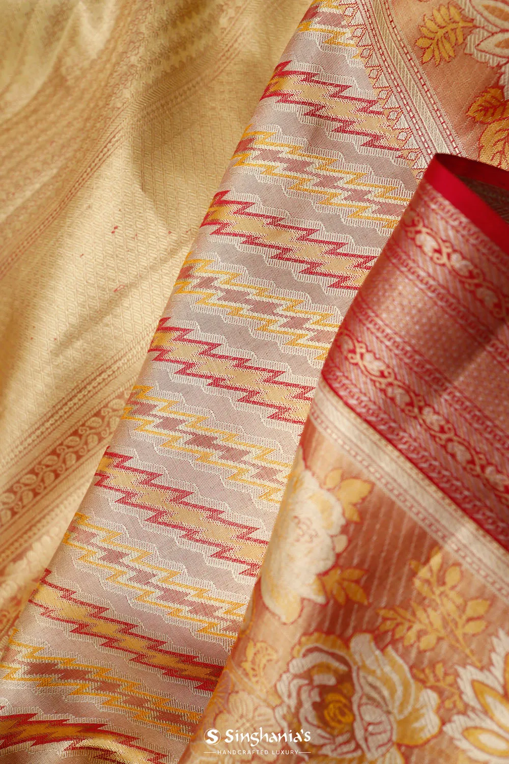 Vegas Gold Kanjivaram Silk Saree With Zigzag Weave