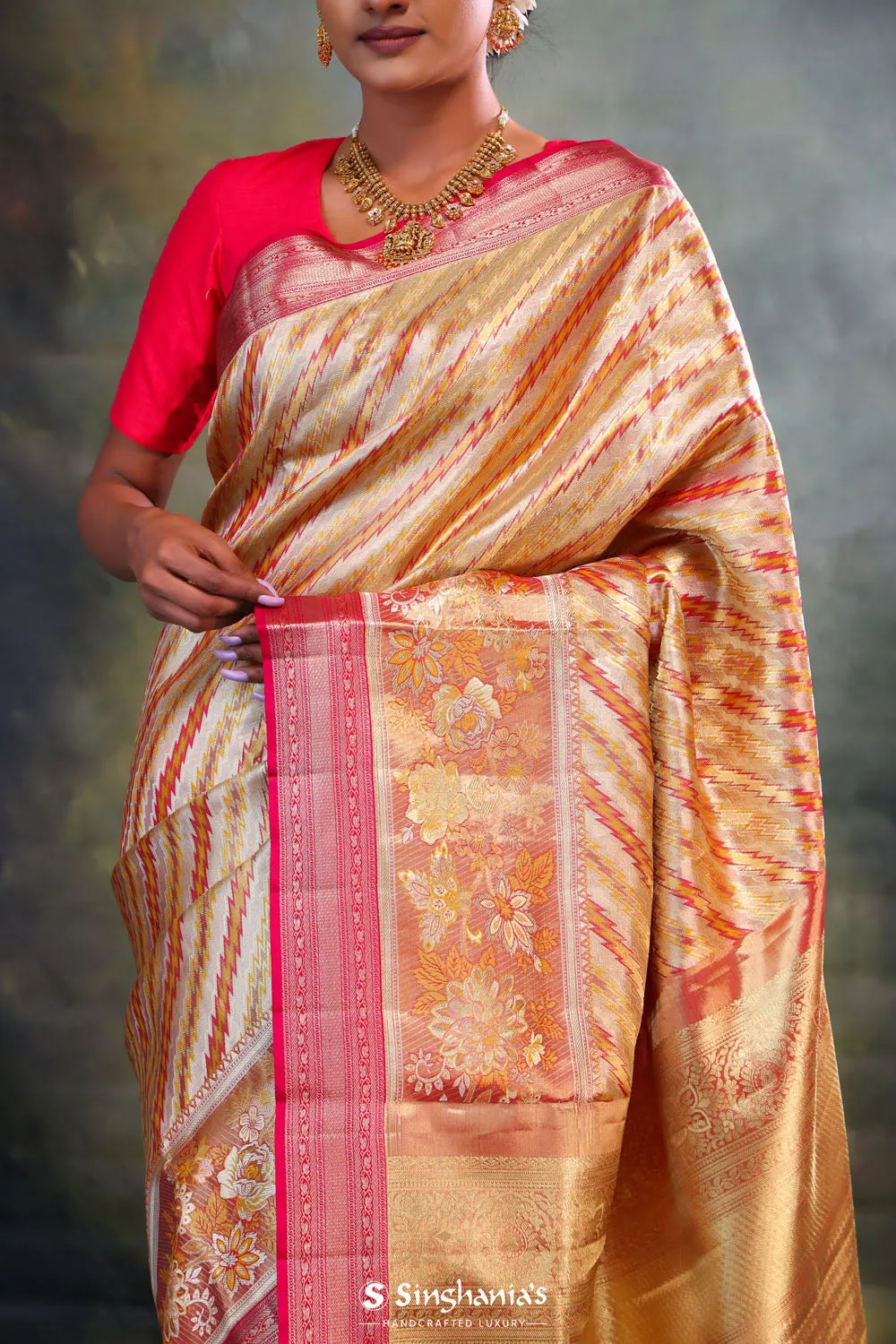 Vegas Gold Kanjivaram Silk Saree With Zigzag Weave