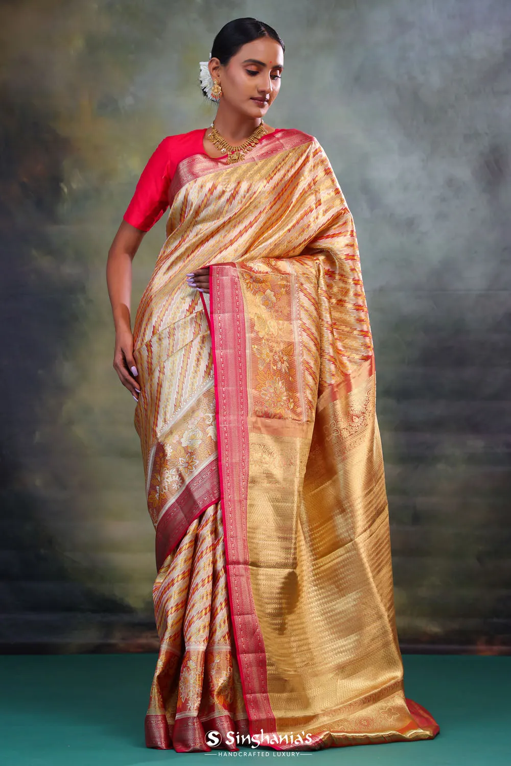 Vegas Gold Kanjivaram Silk Saree With Zigzag Weave