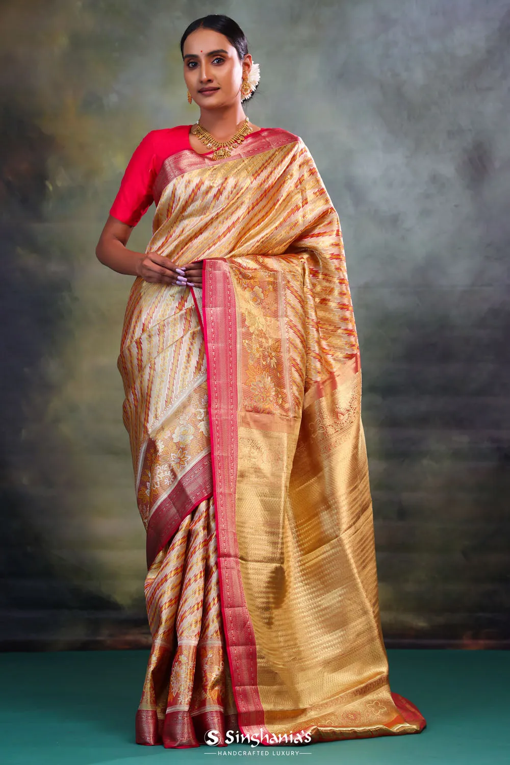 Vegas Gold Kanjivaram Silk Saree With Zigzag Weave